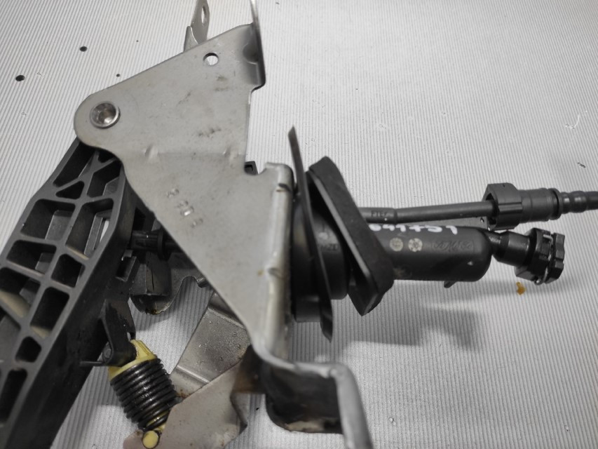 DIJELOVI CILINDAR FORD FOCUS > 11-14 BV617A542AA