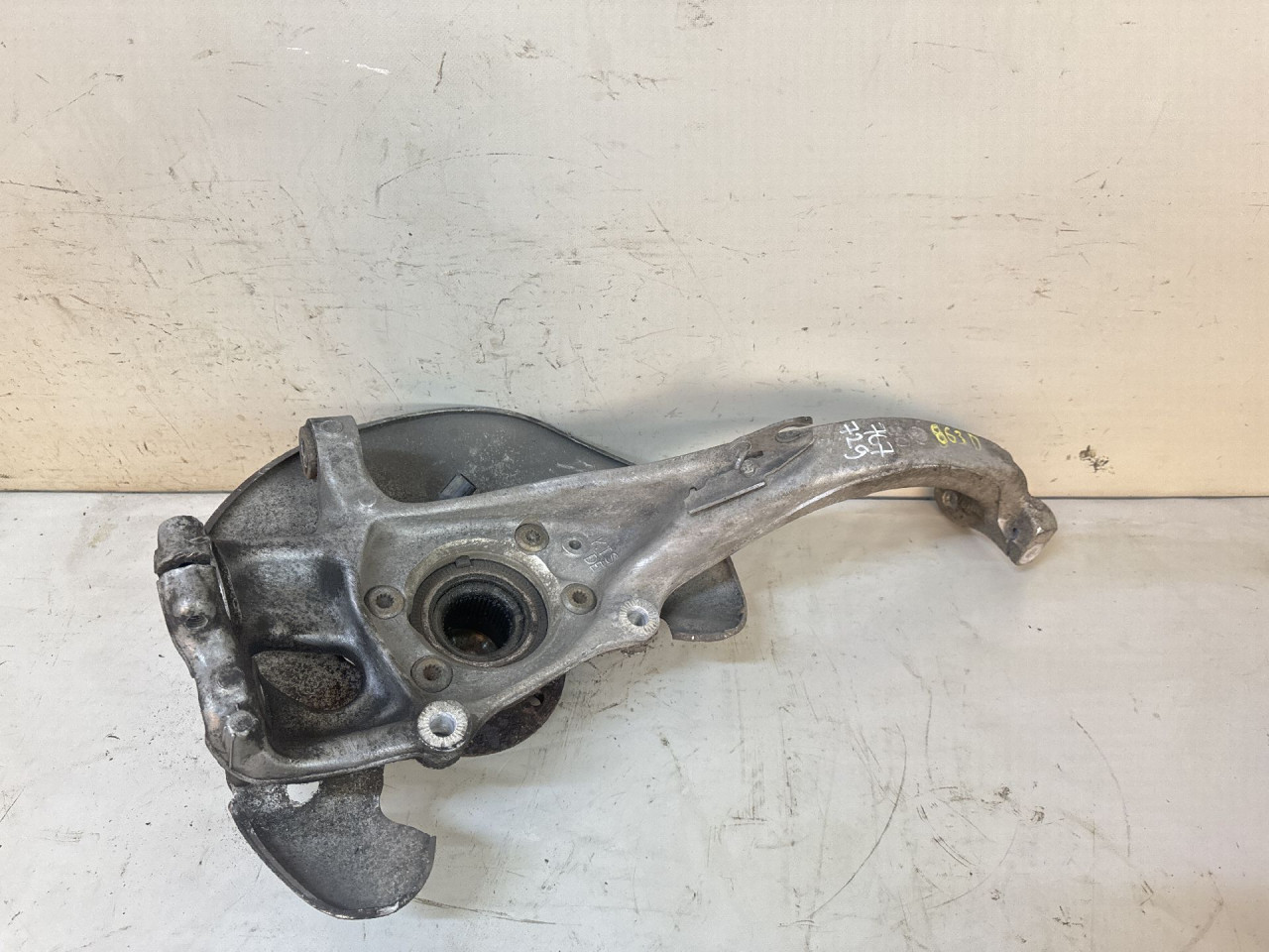 DIJELOVI GLAVCINA AUDI A6 4G > 14-18 4G0407242D