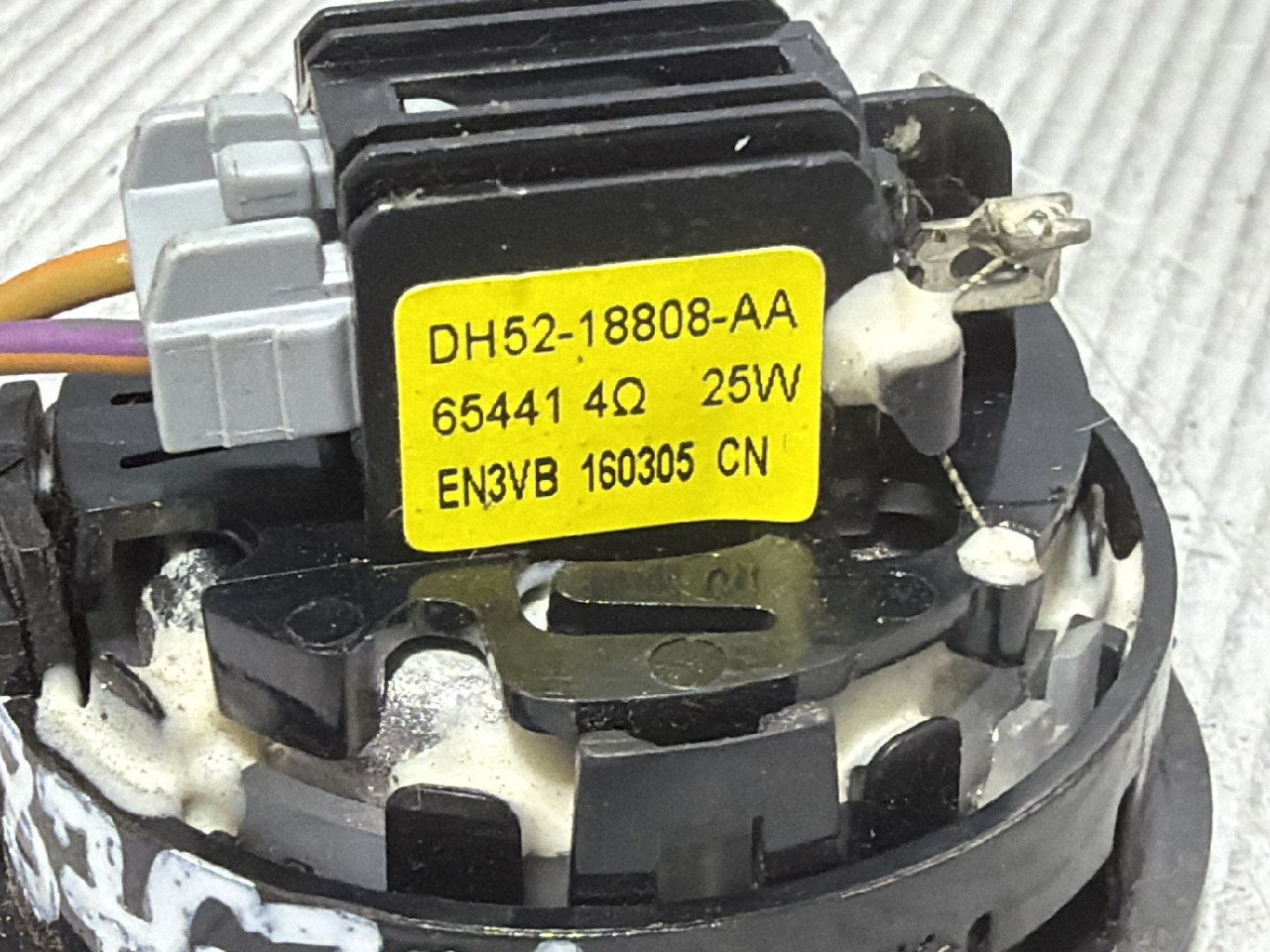 DIJELOVI ZVUCNIK JAGUAR XE (X760) > 15 -  2.0 DH5218808AA