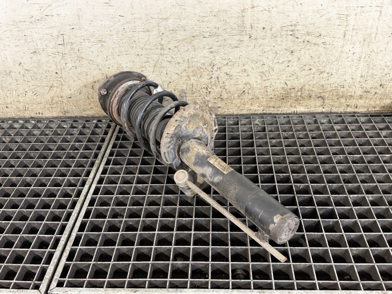 DIJELOVI AMORTIZER VW PASSAT B8 > 14-19 2.0 3Q0413031BN