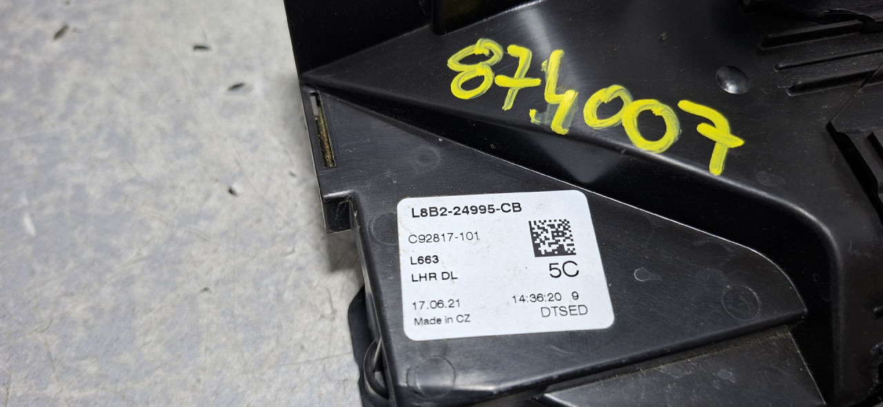 BRAVA VRATA LAND ROVER DEFENDER (L663) > 19- L8B224995CB