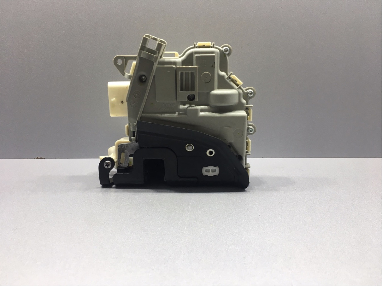 DIJELOVI BRAVA VRATA AUDI Q5 > 08-11 8J1837016C
