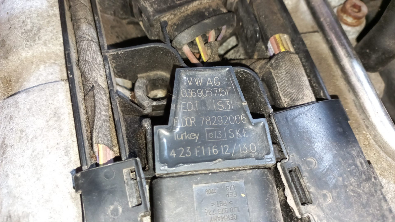 DIJELOVI BOMBINA VW PASSAT B7 > 10-14 036905715F