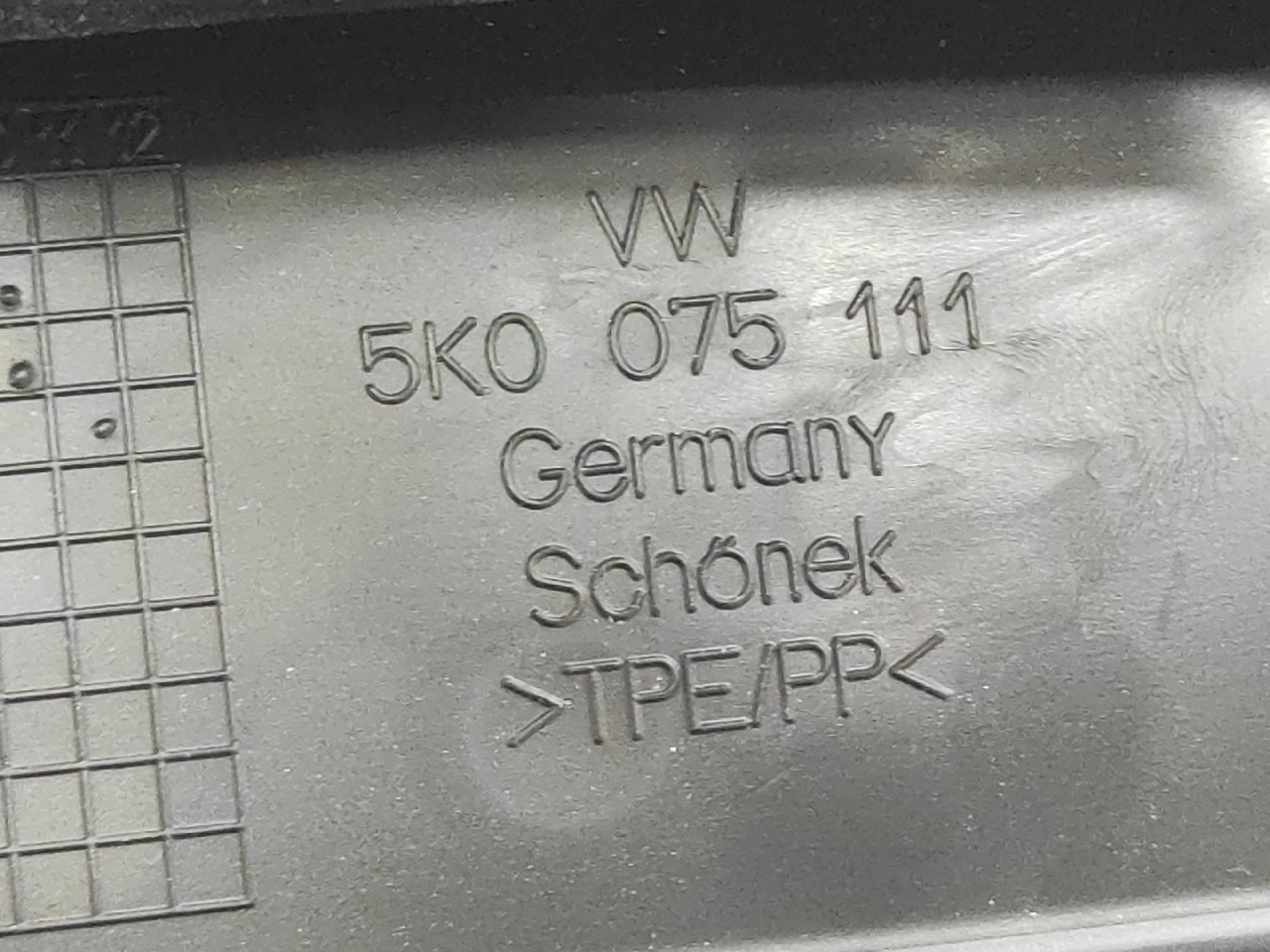 POKLOPAC NA BLATOBRANU VW GOLF 6 > 08-12 5K0075111