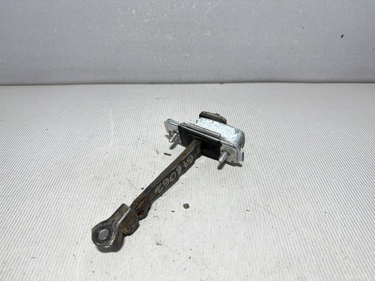 DIJELOVI GRANICNIK VRATA KIA SPORTAGE > 11-15 1.7 793903U000
