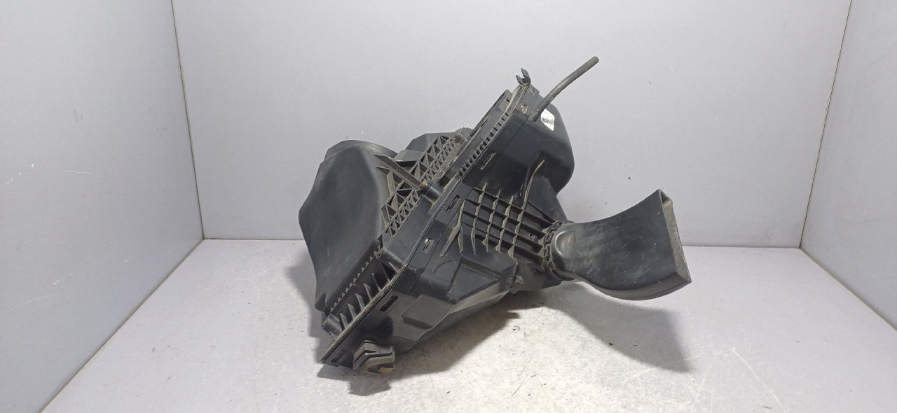 KUCISTE FILTERA ZRAKA AUDI A4 (B8) > 12-15 8K0133837BF