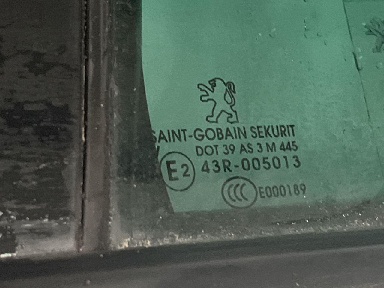 DIJELOVI STAKLO PEUGEOT 2008 > 13-16 1.6