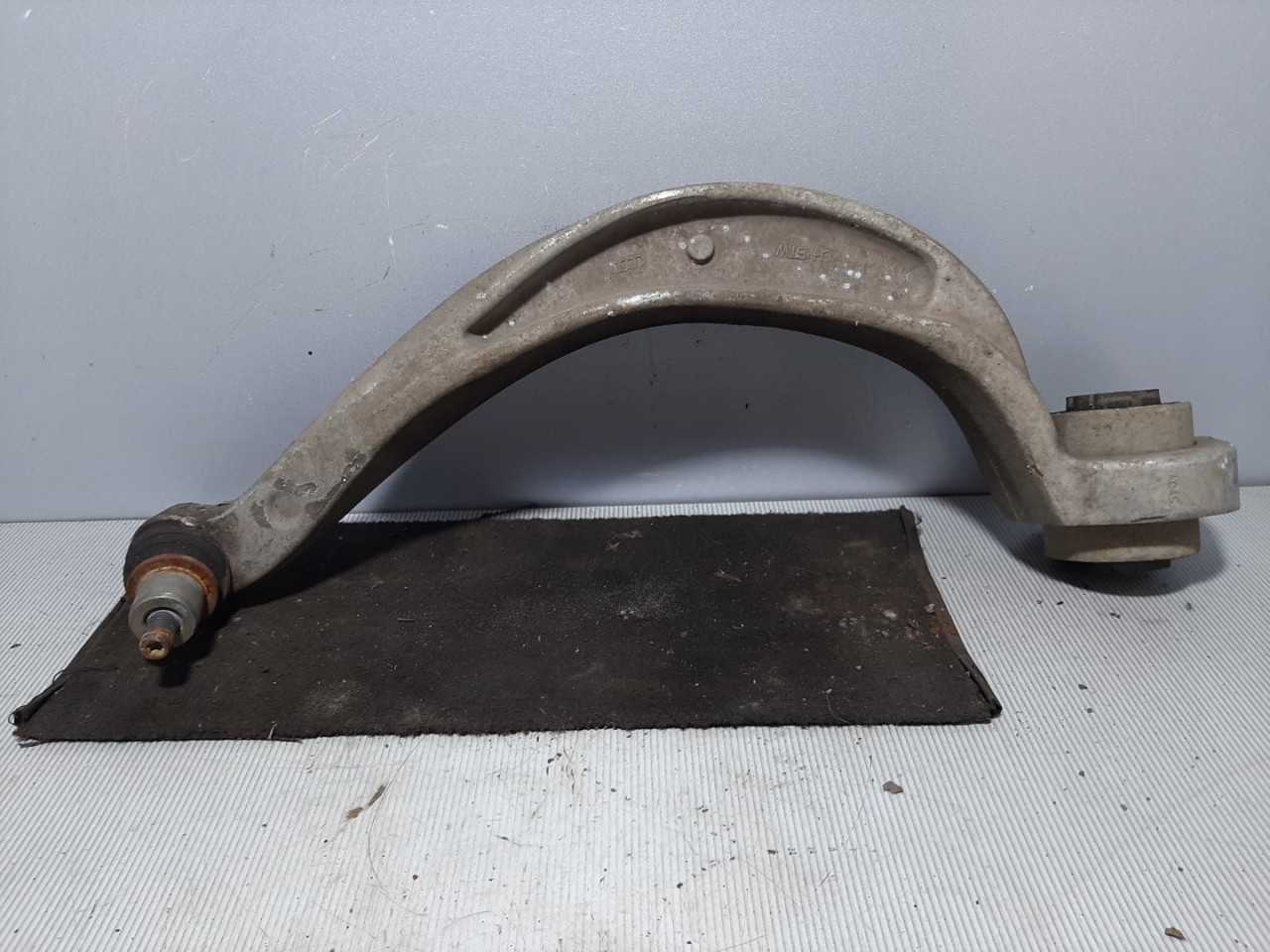 DIJELOVI RAME AUDI A4 (B8) > 07-11 8K0407696E