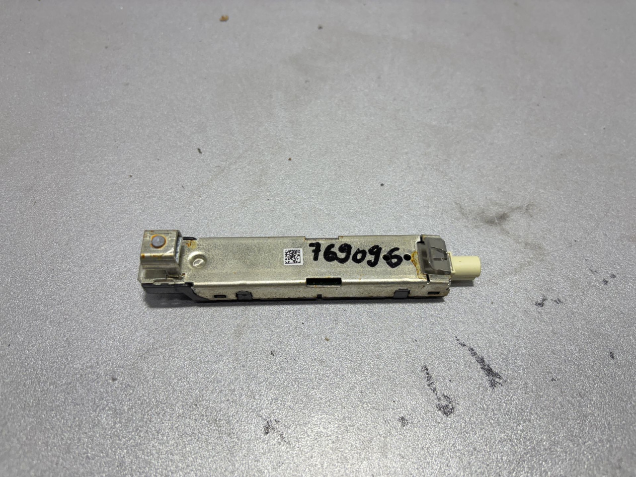 DIJELOVI ANTENA AUDI Q5 (FY) > 17- 80A035225