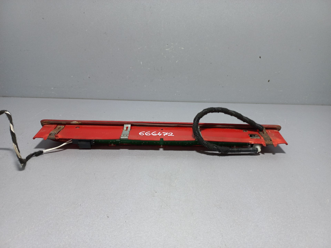 TRECE STOP SVJETLO VW GOLF 6 > 08-12 5K0945087B
