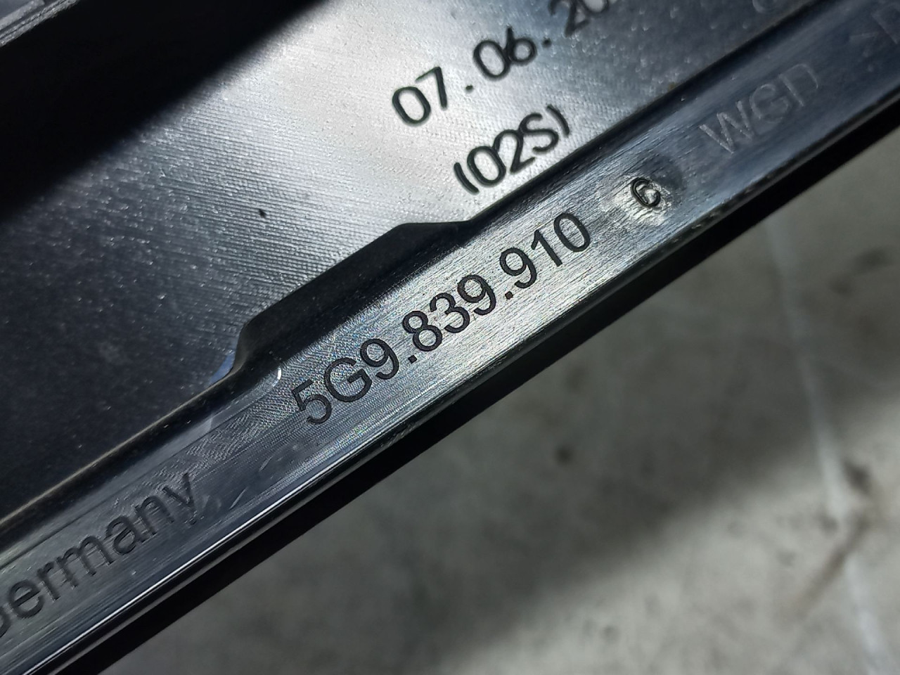 DIJELOVI LAJSNA VW GOLF 7 > 12-16 5G9839910