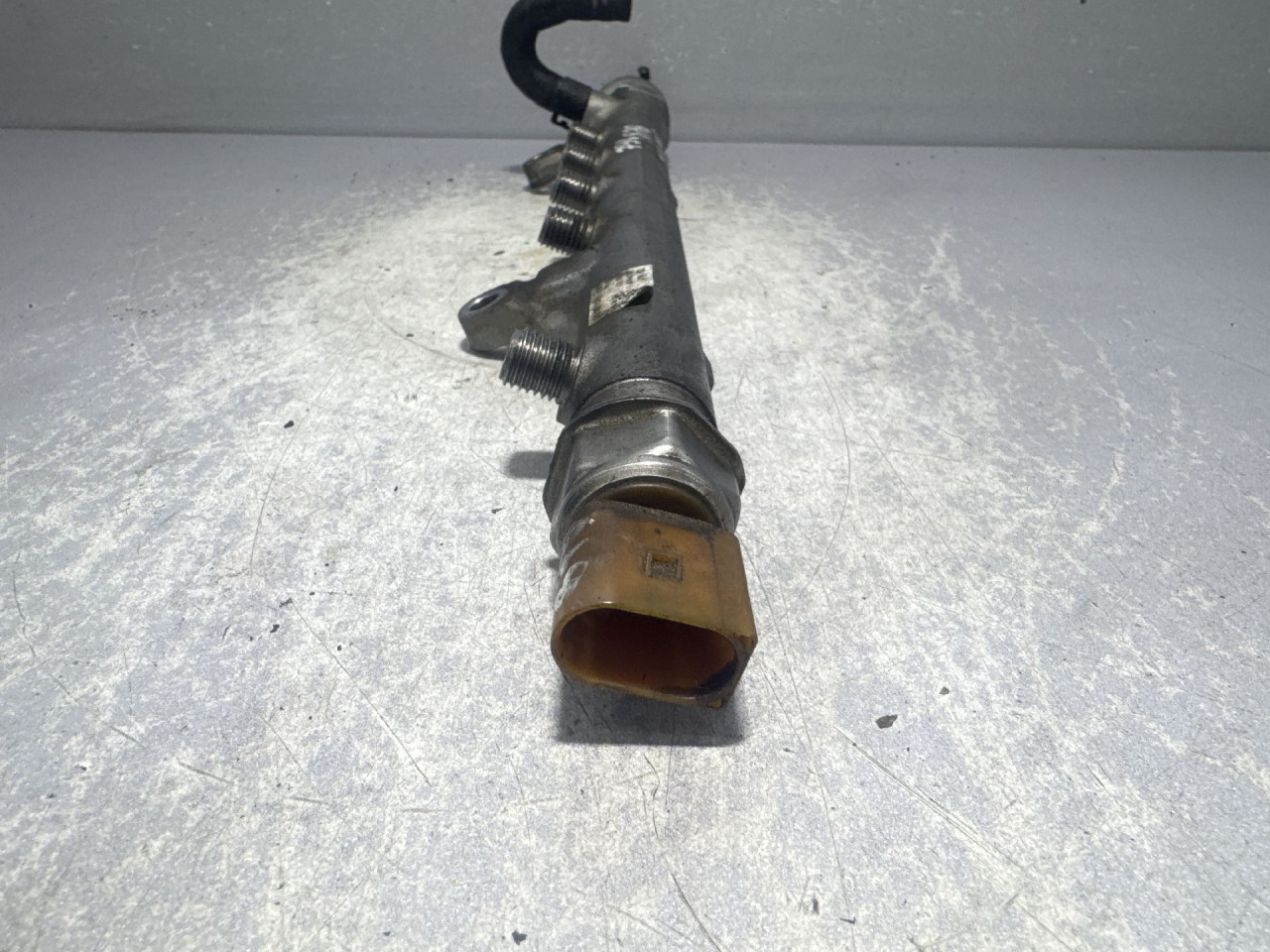 DIJELOVI SENZOR PRITISKA GORIVA VW GOLF 6 > 08-12 1.6 03L906051