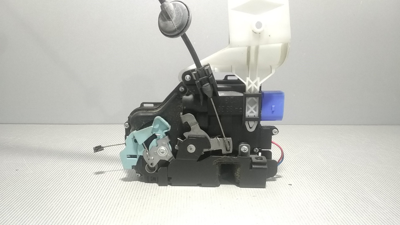 DIJELOVI BRAVA VRATA VW CADDY > 10-15 3D2837015T