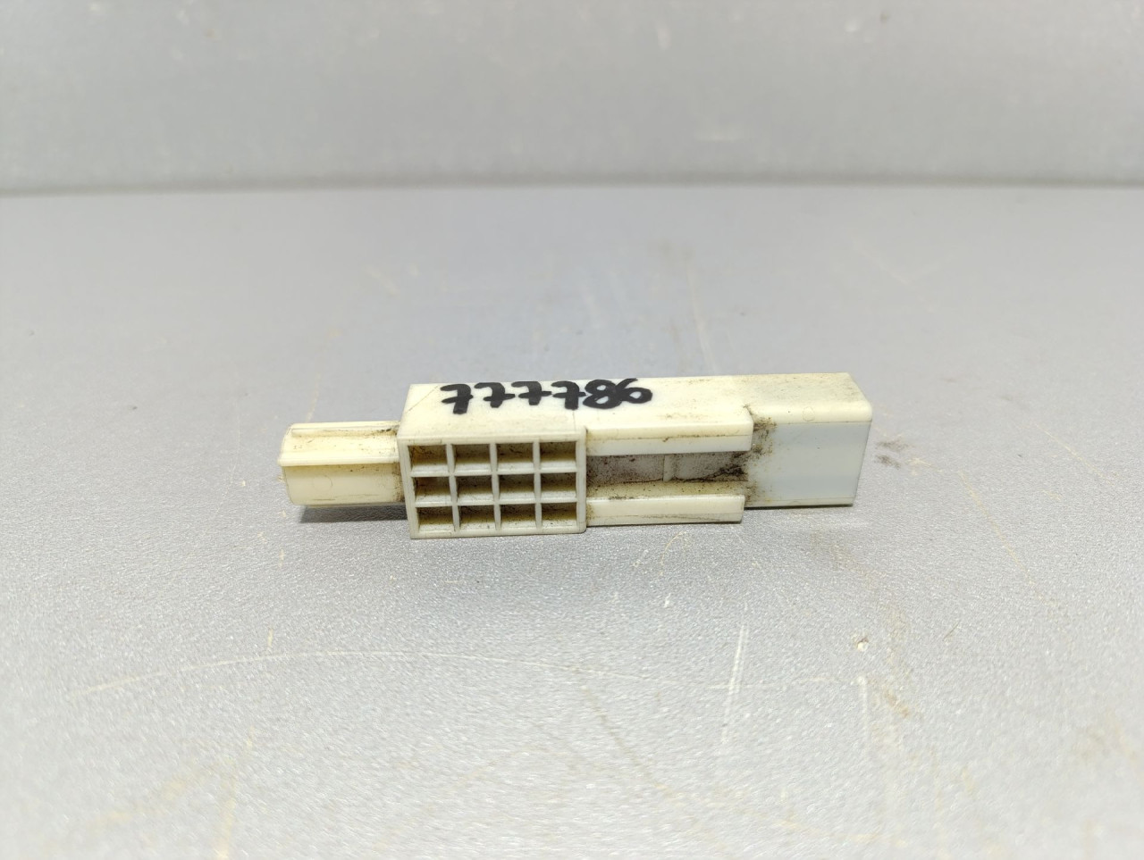 DIJELOVI ANTENA MAZDA 6 > 18- KD47676NXA