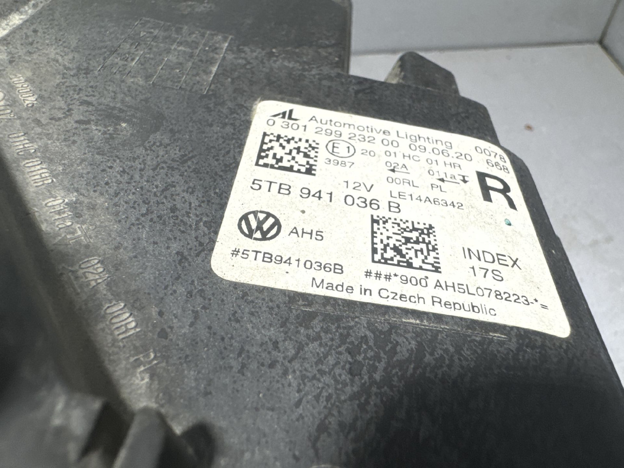DIJELOVI FAR VW TOURAN > 15- 5TB941036B