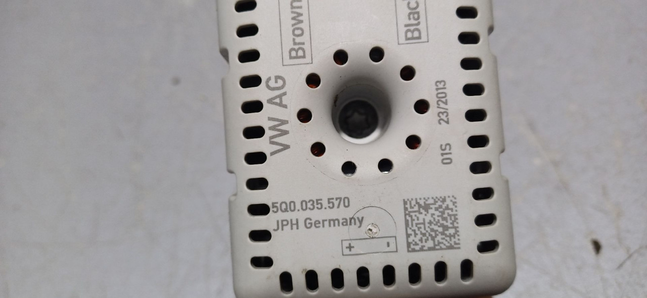 DIJELOVI ANTENA VW GOLF 7 > 12-16 5Q0035570