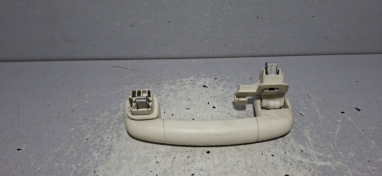 DIJELOVI KROVNA RUCKA VW PASSAT B8 > 14-19 1.6 3G0857643B