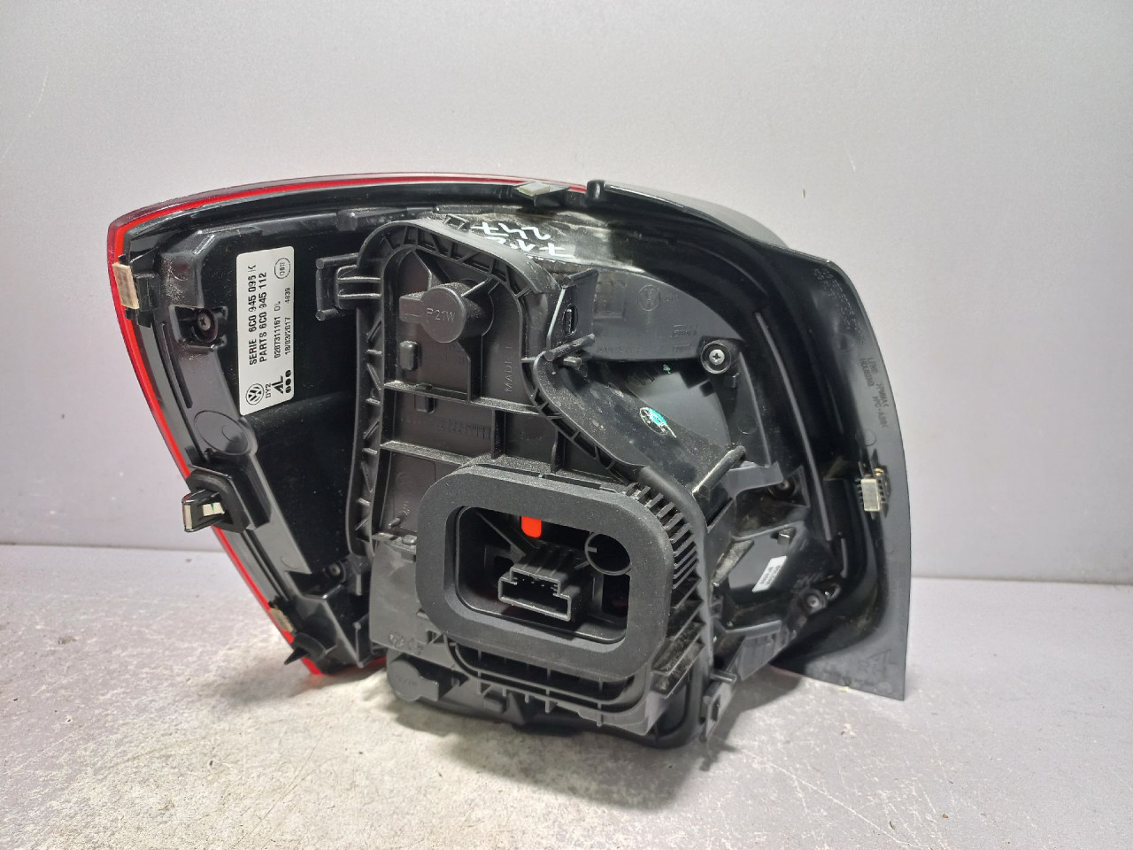DIJELOVI STOP SVJETLO VW POLO > 14-17 6C0945096K