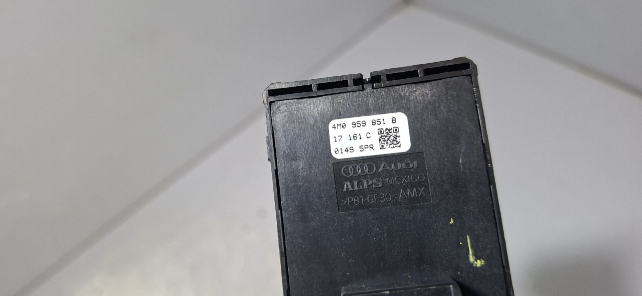 DIJELOVI PREKIDACI PROZORA AUDI A4 (B9) > 15-18 2.0 4M0959851B