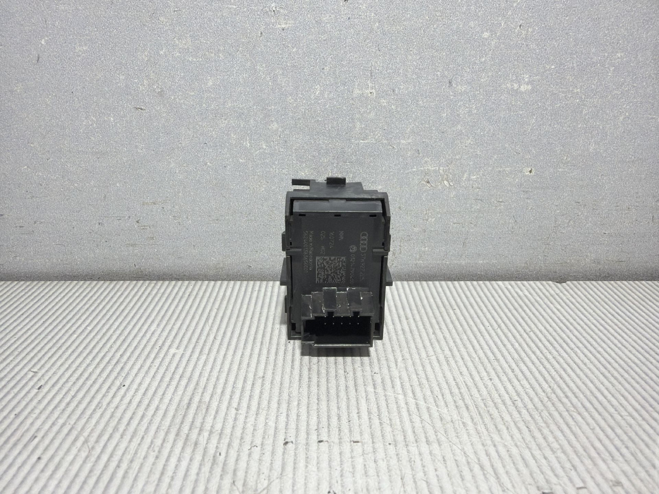 DIJELOVI PREKIDAC SKODA KODIAQ > 21- 2.0 57H927225