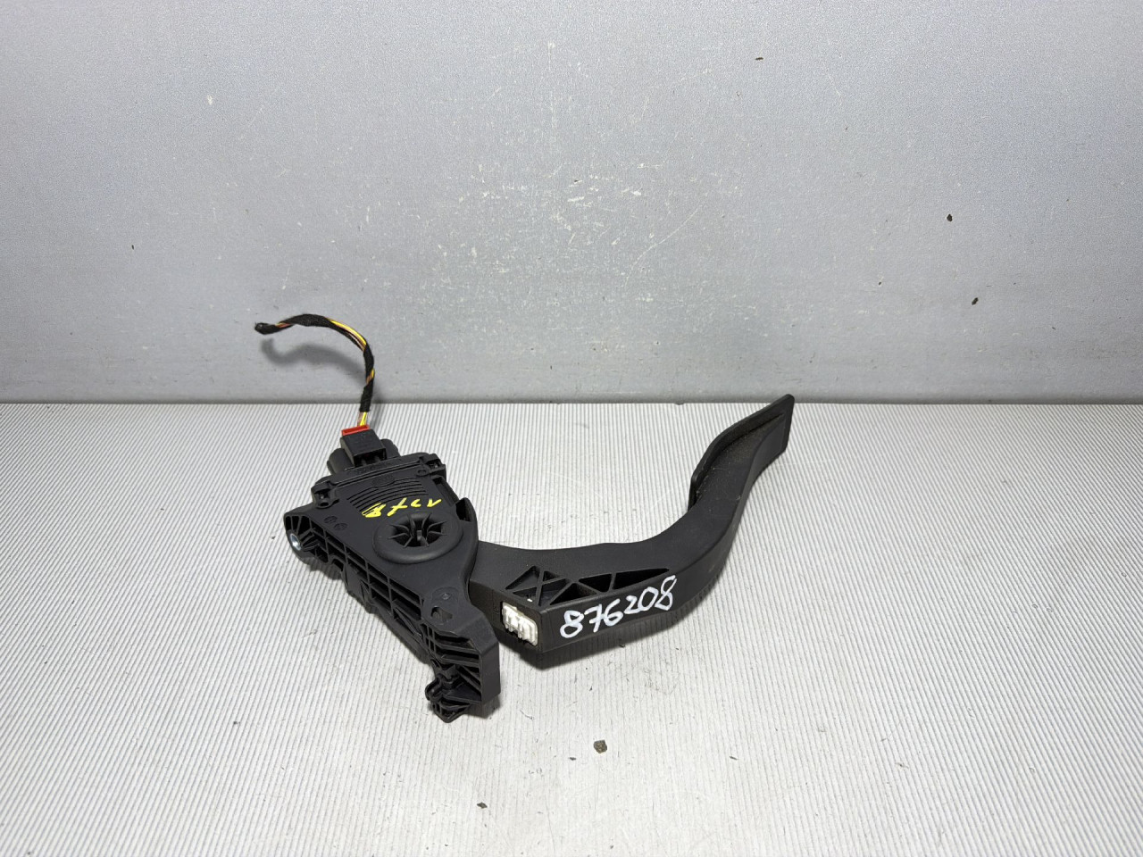 DIJELOVI PAPUCICA GASA AUDI Q5 > 12-16 2.0 8K1723523A