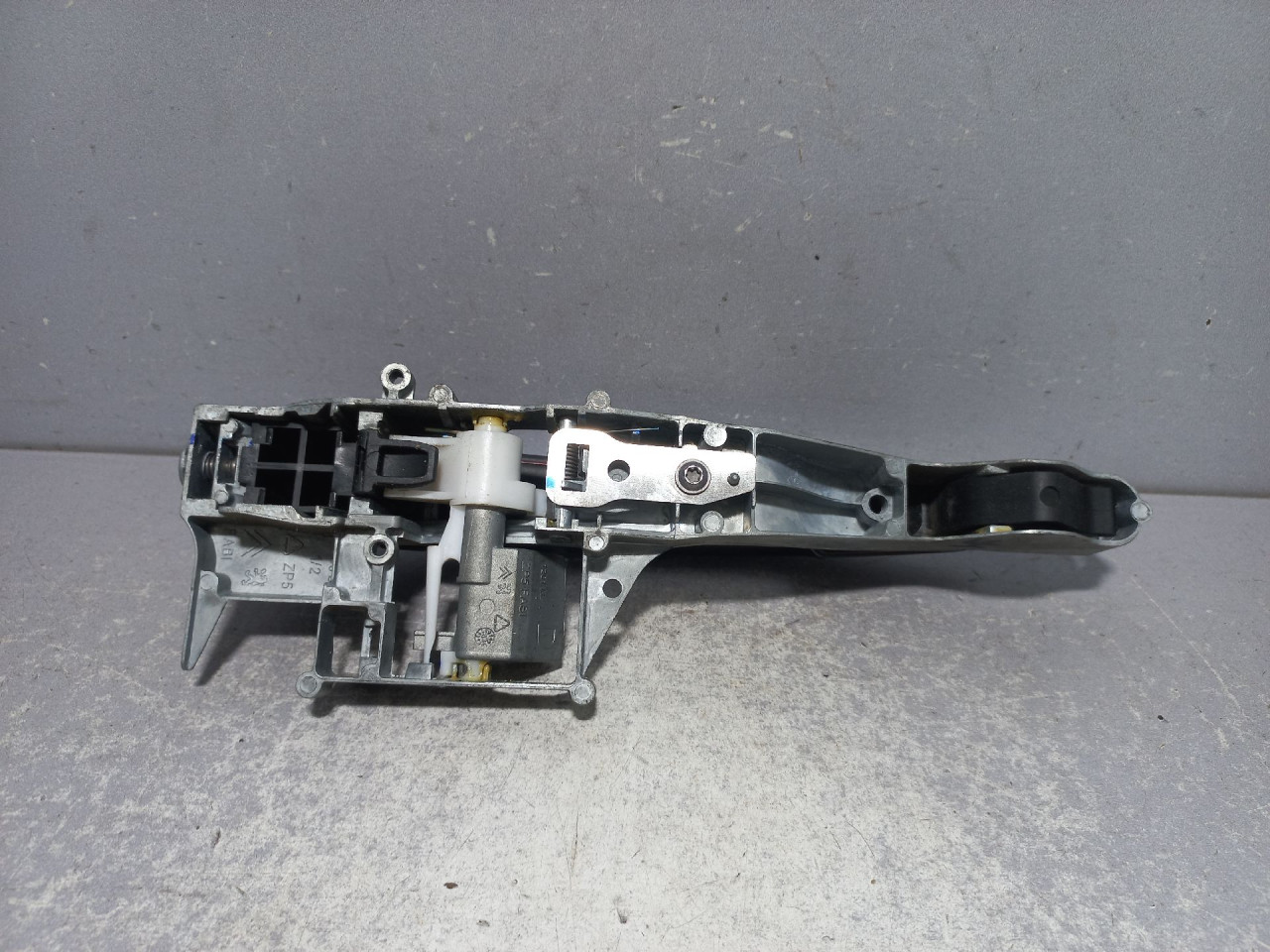 RUCKA VRATA PEUGEOT 208 > 12-15 9680168580