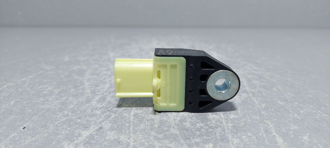 DIJELOVI SENZOR AIRBAGA TOYOTA PRIUS > 12-15 1.8 8983175010