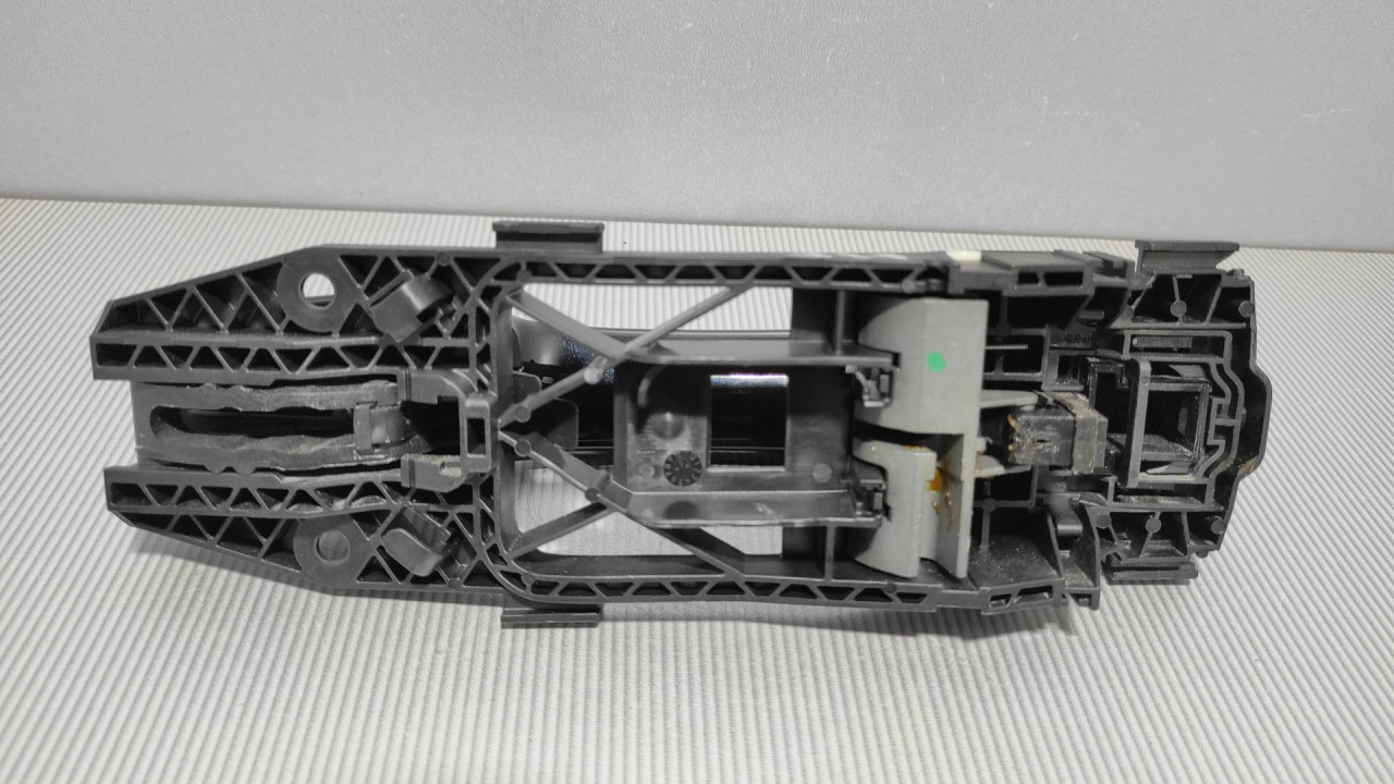 DIJELOVI RUCKA VRATA VW POLO > 09-14 5N0839885H