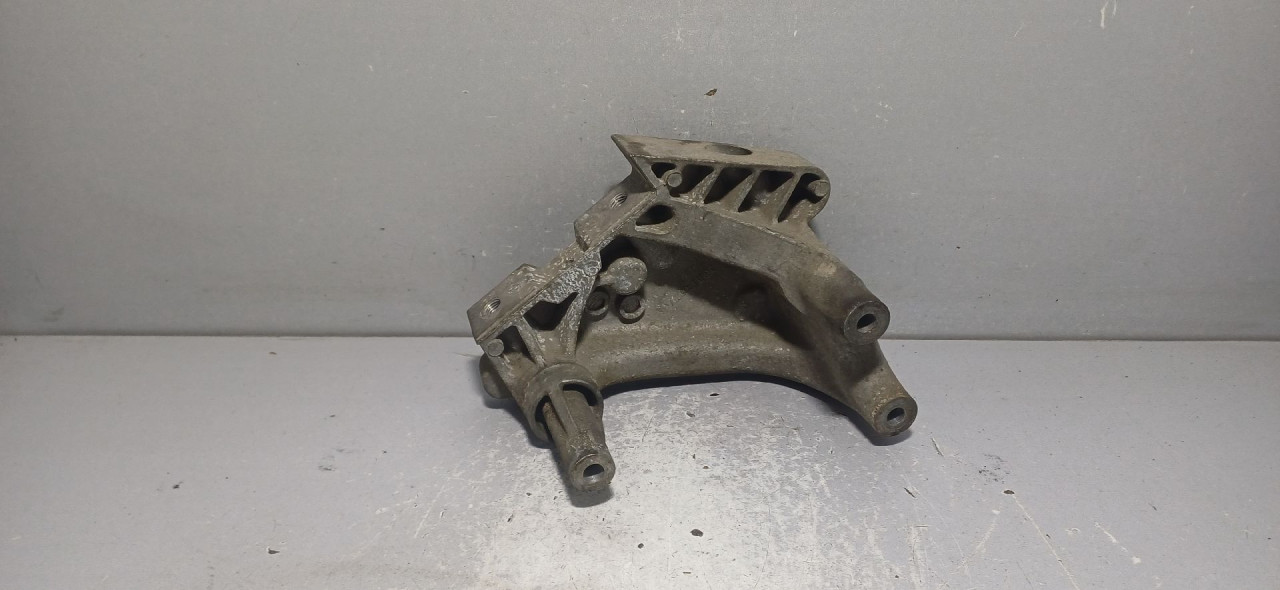 DIJELOVI NOSAC MOTORA VW GOLF 7 SW > 13- 04L199207