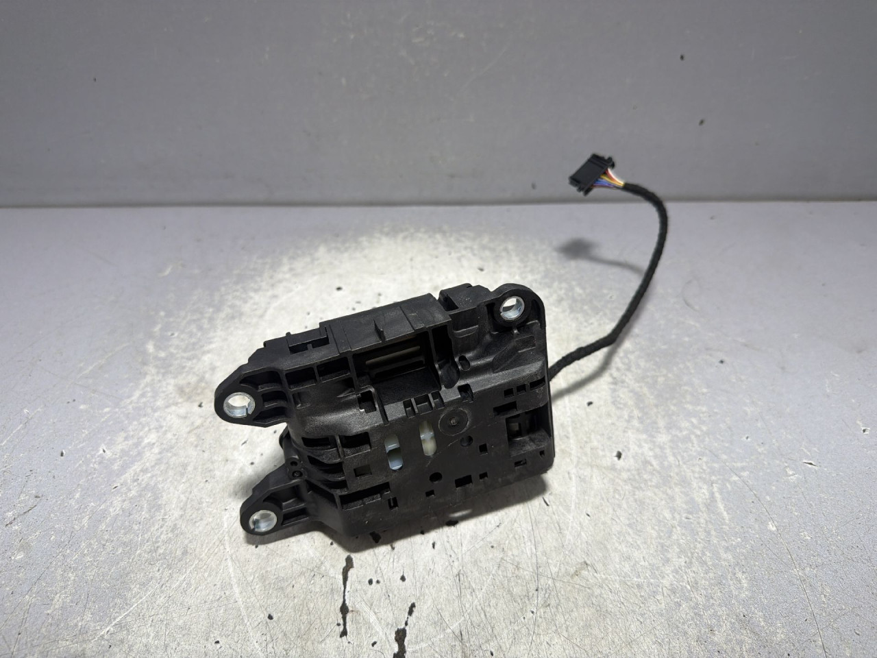 DIJELOVI SALTEBLA AUDI A4 (B9) > 15-18 2.0 8WA713041J