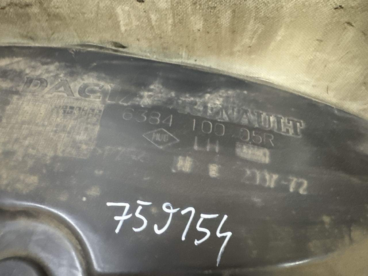 UNUTRASNJI BLATOBRAN DACIA DUSTER > 10-13 63841005R