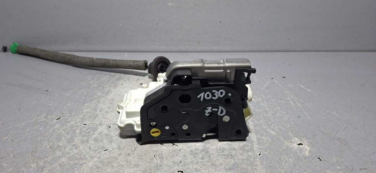 DIJELOVI BRAVA VRATA AUDI Q3 > 11-15 4G0839016A