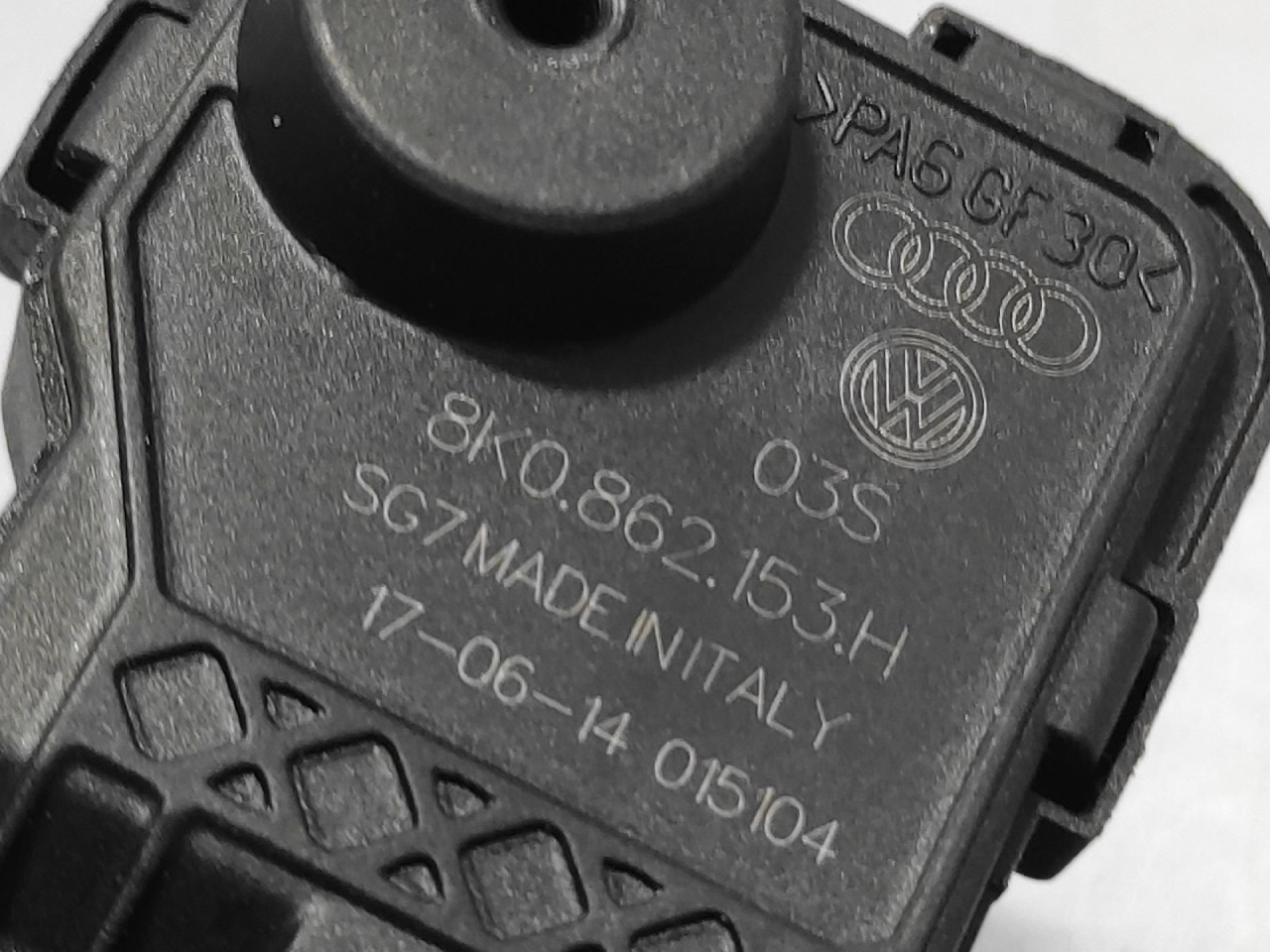 MOTORIC POKLOPCA REZERVOARA AUDI A4 (B8) > 12-15 8K0862