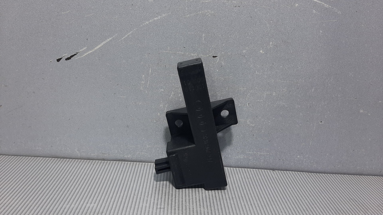 DIJELOVI ANTENA VW TOUAREG > 11-14 8K0907247