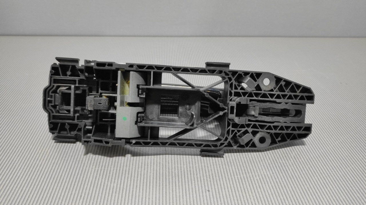 DIJELOVI RUCKA VRATA VW TOUAREG > 11-14 5N0839885H