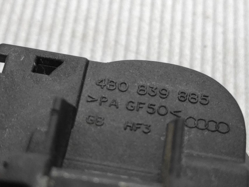 RUCKA VRATA AUDI A4 (B6) > 00-04 4B0839885