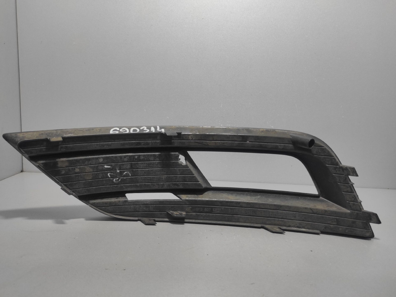 RESETKA BRANIKA AUDI A4 (B8) > 12-15 8K0807682K