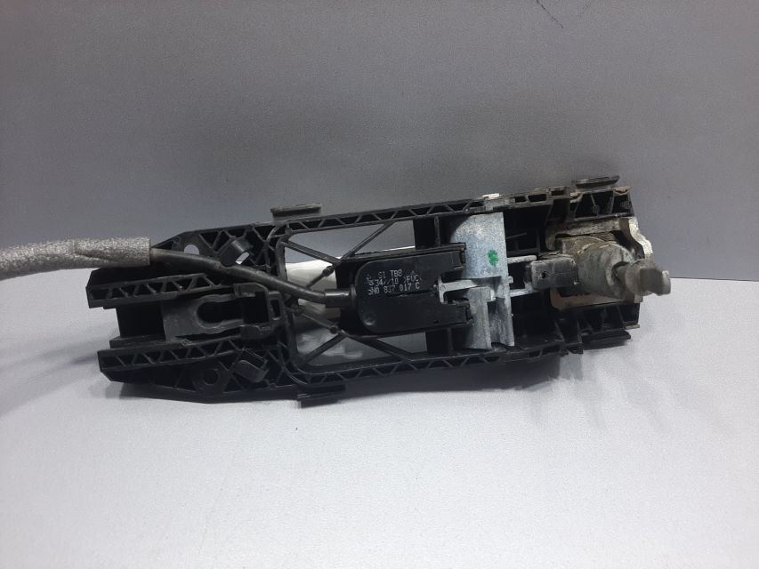 DIJELOVI RUCKA VRATA VW POLO > 09-14 5N0837017C