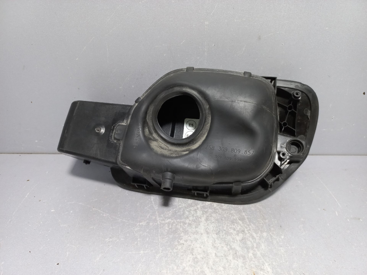 POKLOPAC REZERVOARA VW PASSAT B8 > 14- 3G9809857