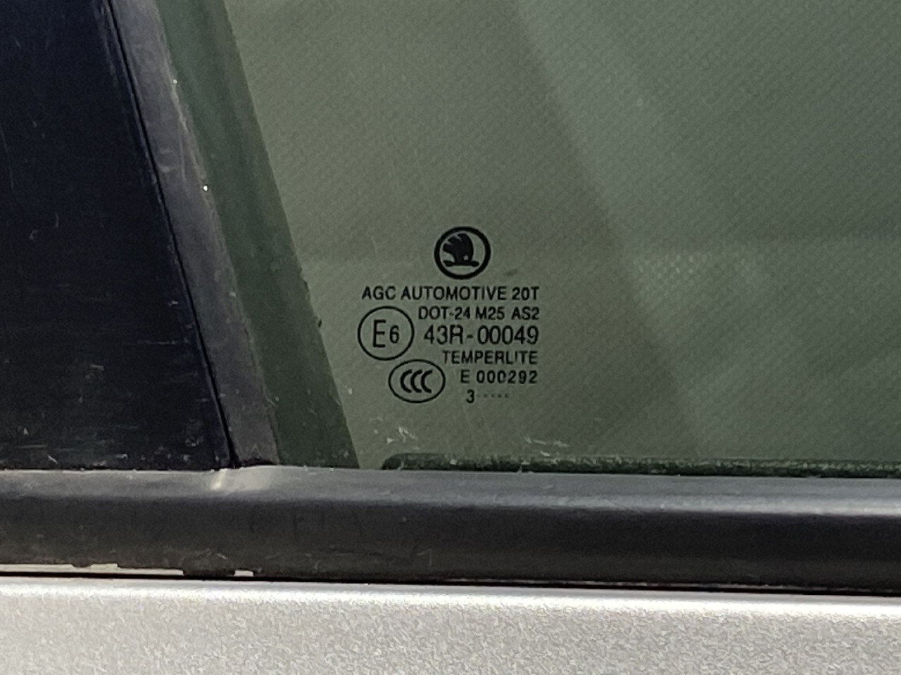 DIJELOVI STAKLO SKODA OCTAVIA > 13-16