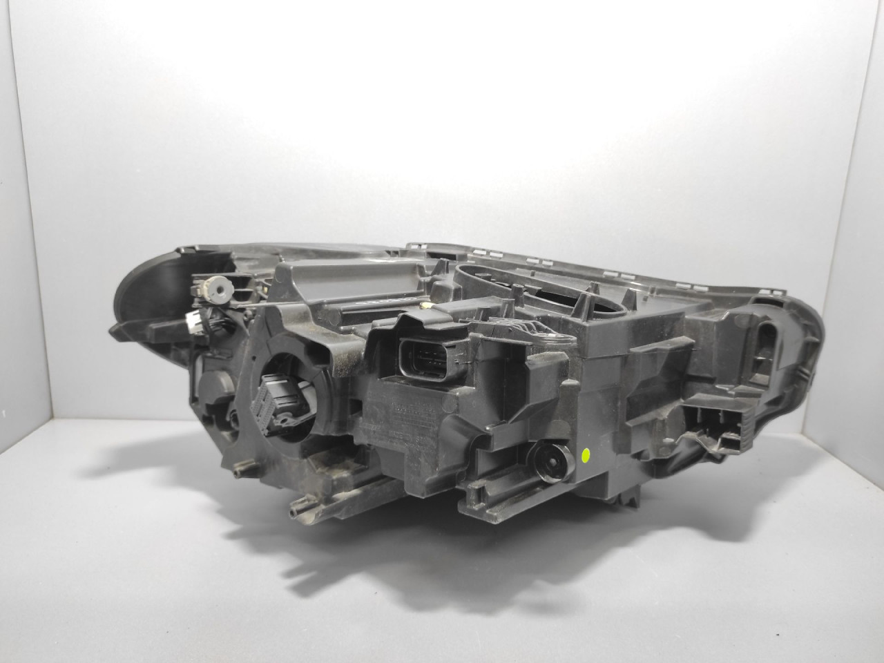 DIJELOVI FAR BMW X1 (F48) > 19- 63115A01171