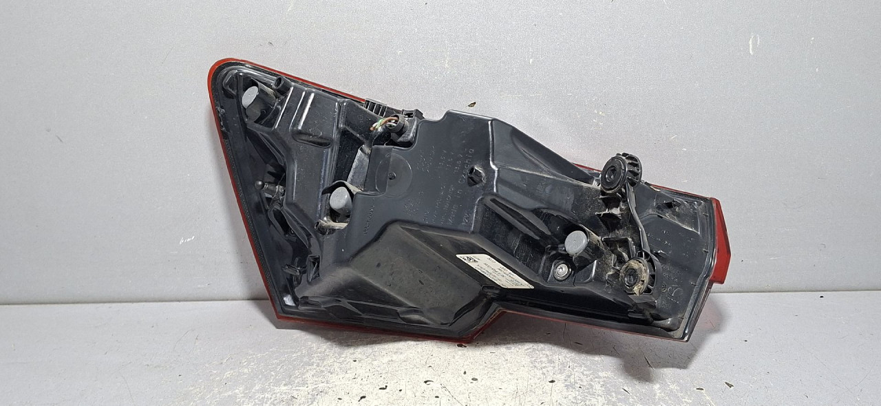 DIJELOVI STOP SVJETLO SKODA OCTAVIA > 19- 2.0 5E3945208