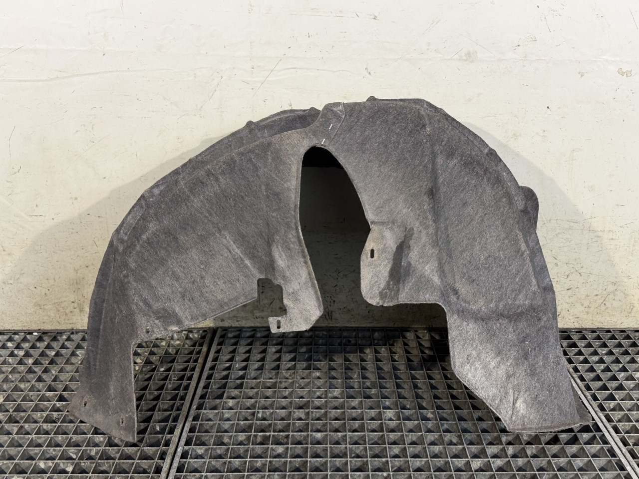 DIJELOVI UNUTRASNJI BLATOBRAN AUDI Q3 > 11-15 2.0 8P0809154A