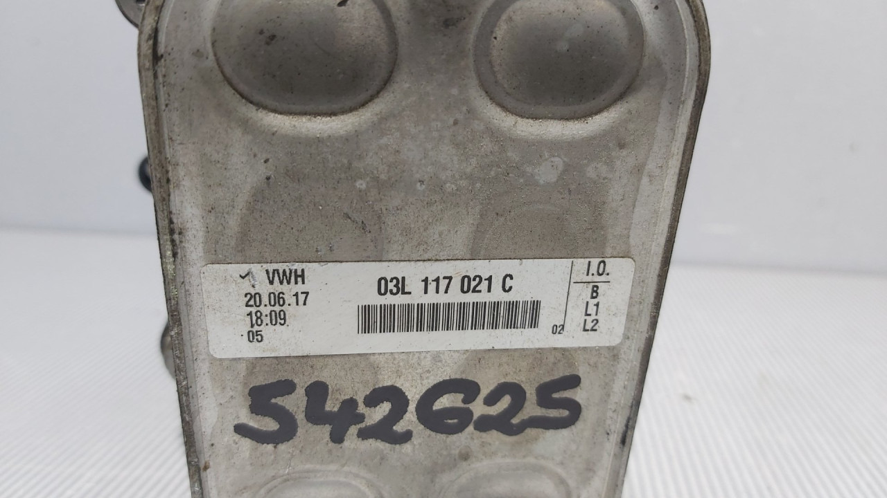 DIJELOVI HLADNJAK ULJA VW CADDY > 10-15 03L117021C