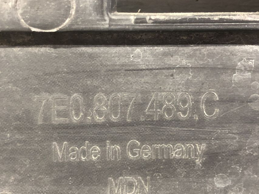 DIJELOVI PLASTIKA BRANIKA VW T6 > 15- 7E0807489C