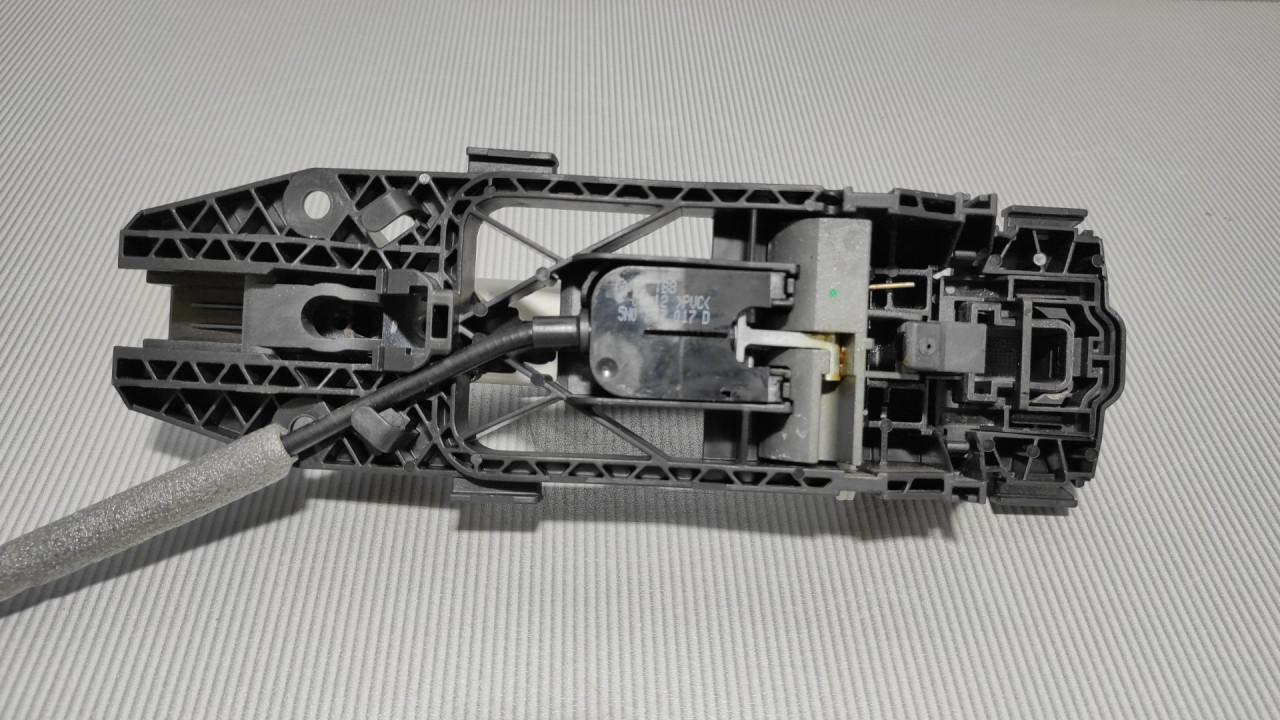 DIJELOVI RUCKA VRATA VW TIGUAN > 11-15 5N0839885H