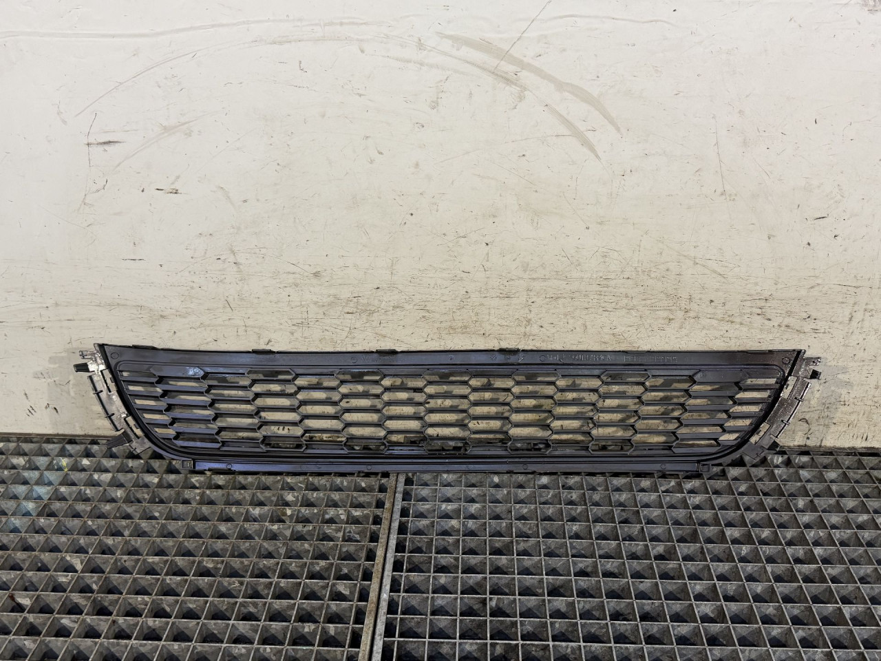 DIJELOVI RESETKA BRANIKA VW POLO > 09-14 1.6 6R0853677A