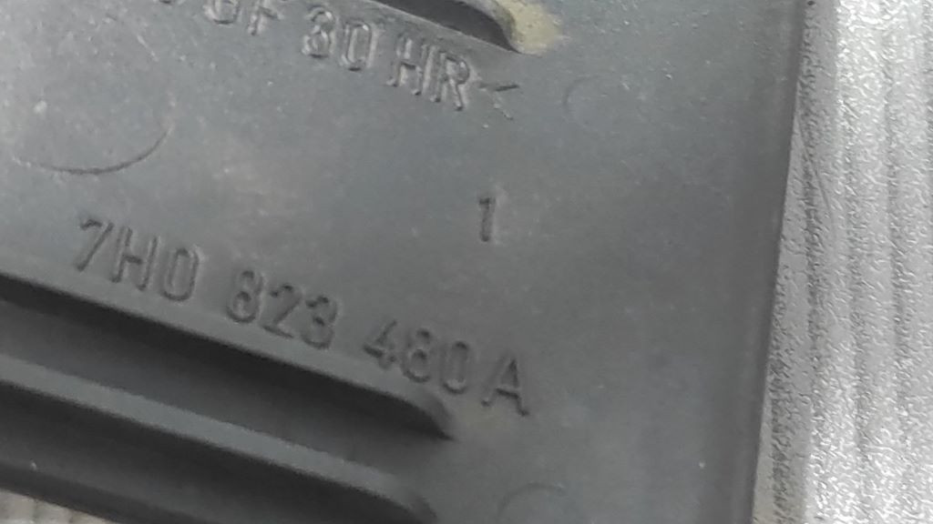 DIJELOVI BRAVA HAUBE VW T5 > 03-09 7H0823480A