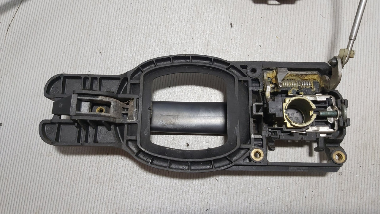 DIJELOVI RUCKA VRATA AUDI A2 > 99-05 8Z0839885A