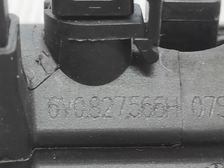 DIJELOVI RUCKA GEPEKA SKODA FABIA > 14- 6V0827566H
